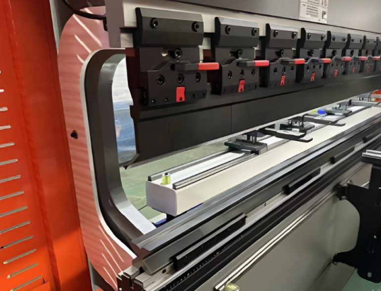 Как листогибочные станки помогают снизить отходы и повысить точность гибки металла